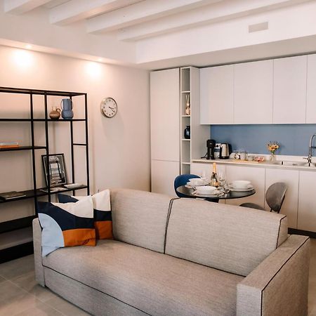 Elegant Beige Apartment - 5 Minutes From The Lake Como Exteriör bild