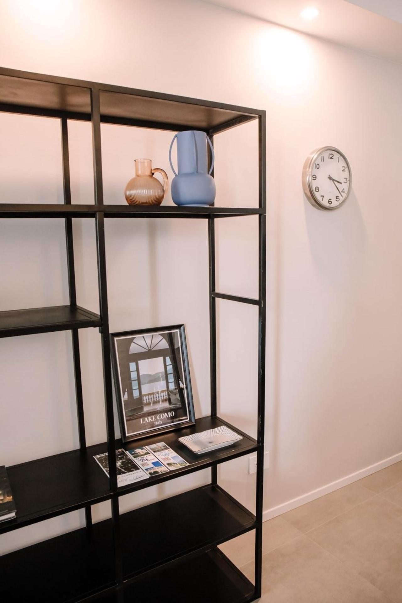 Elegant Beige Apartment - 5 Minutes From The Lake Como Exteriör bild