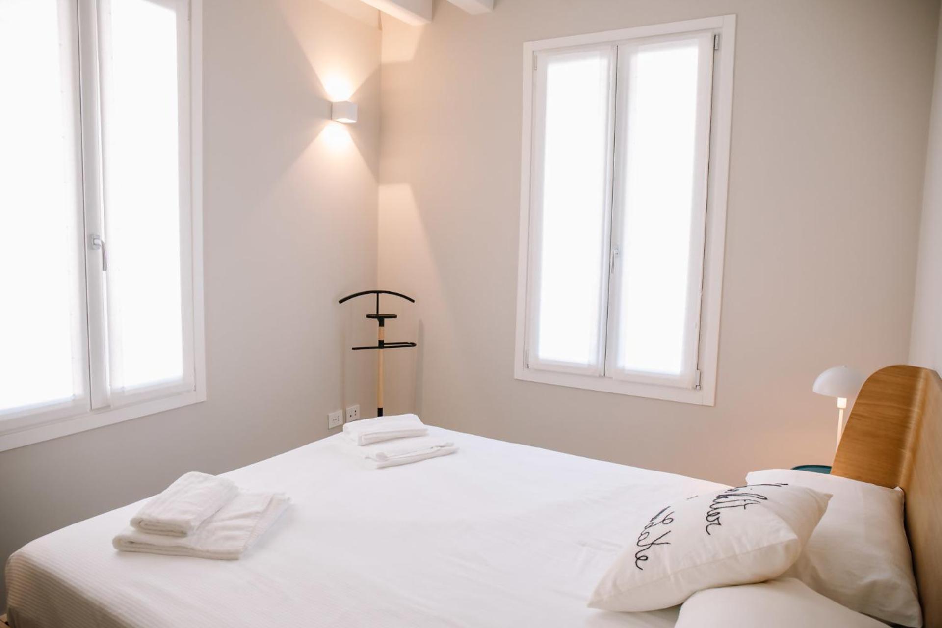 Elegant Beige Apartment - 5 Minutes From The Lake Como Exteriör bild