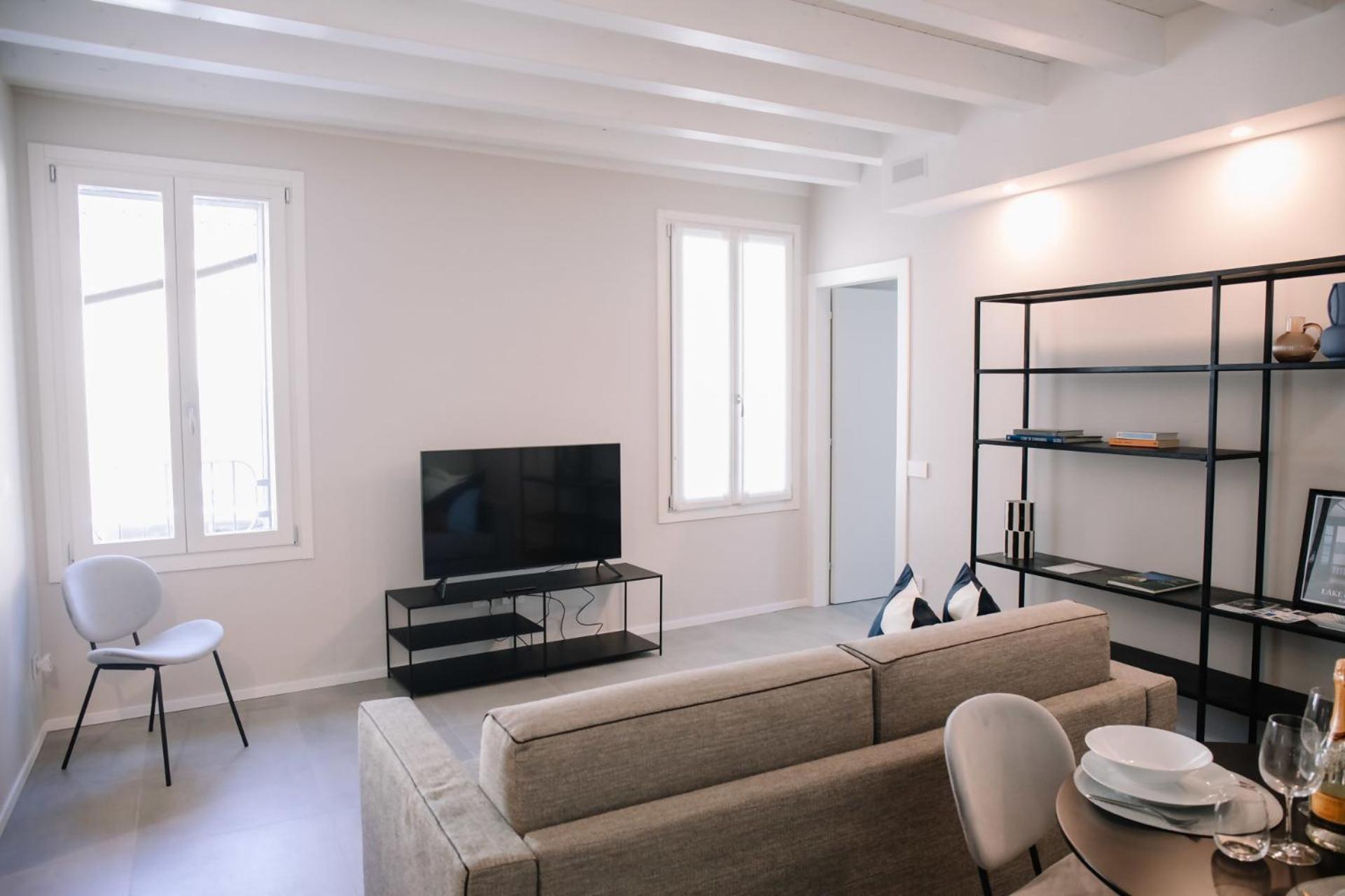 Elegant Beige Apartment - 5 Minutes From The Lake Como Exteriör bild