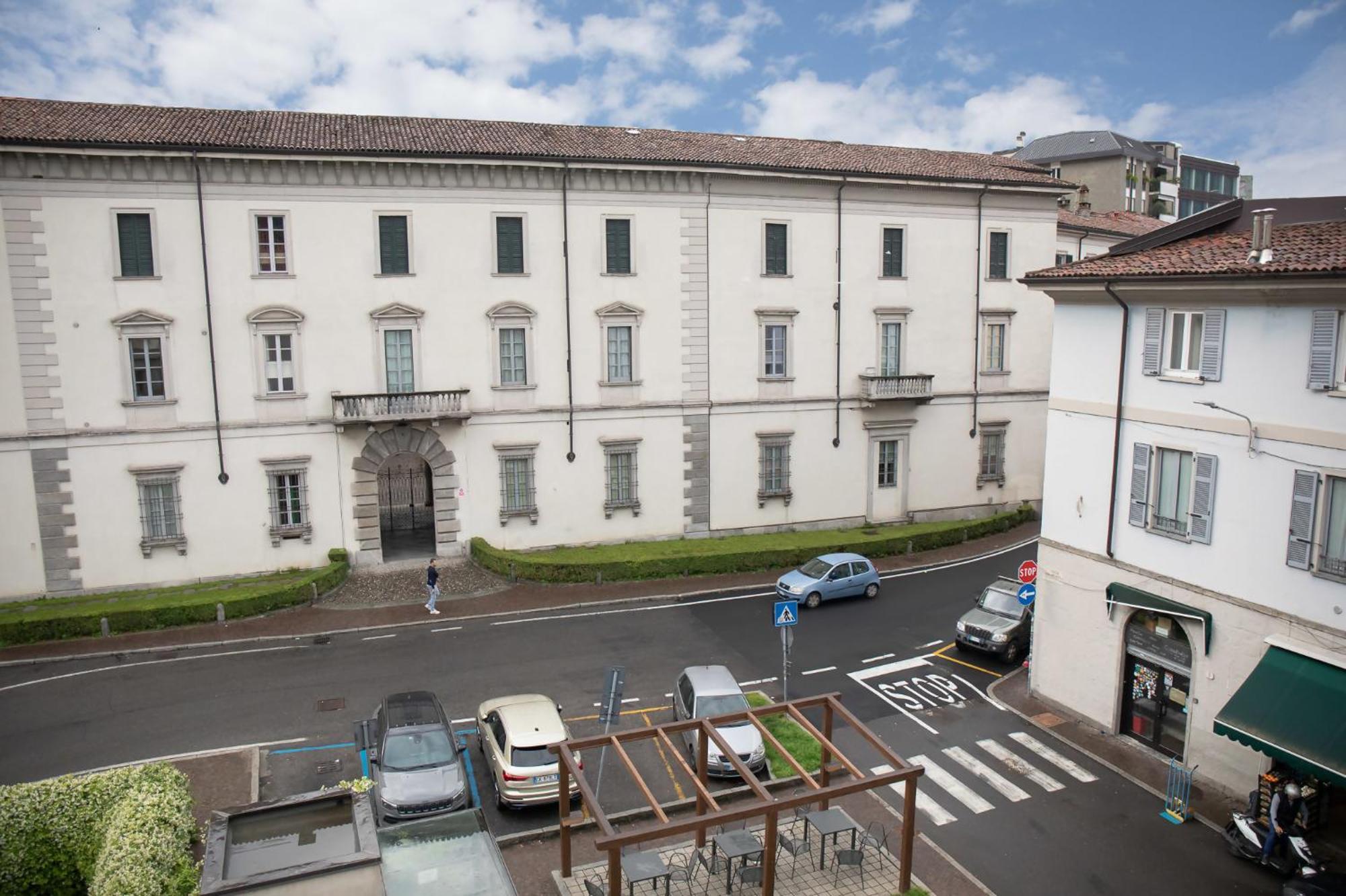 Elegant Beige Apartment - 5 Minutes From The Lake Como Exteriör bild