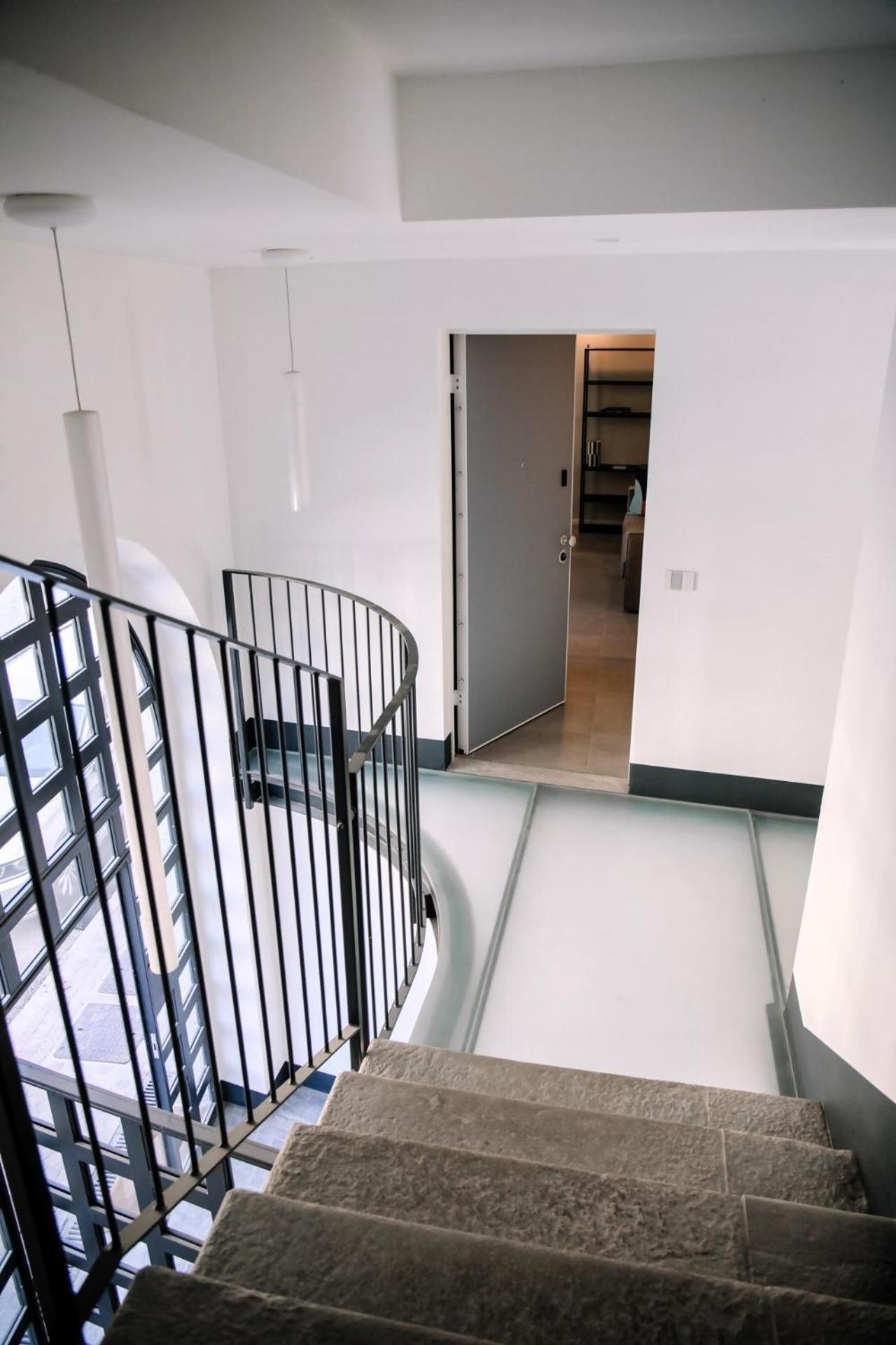 Elegant Beige Apartment - 5 Minutes From The Lake Como Exteriör bild