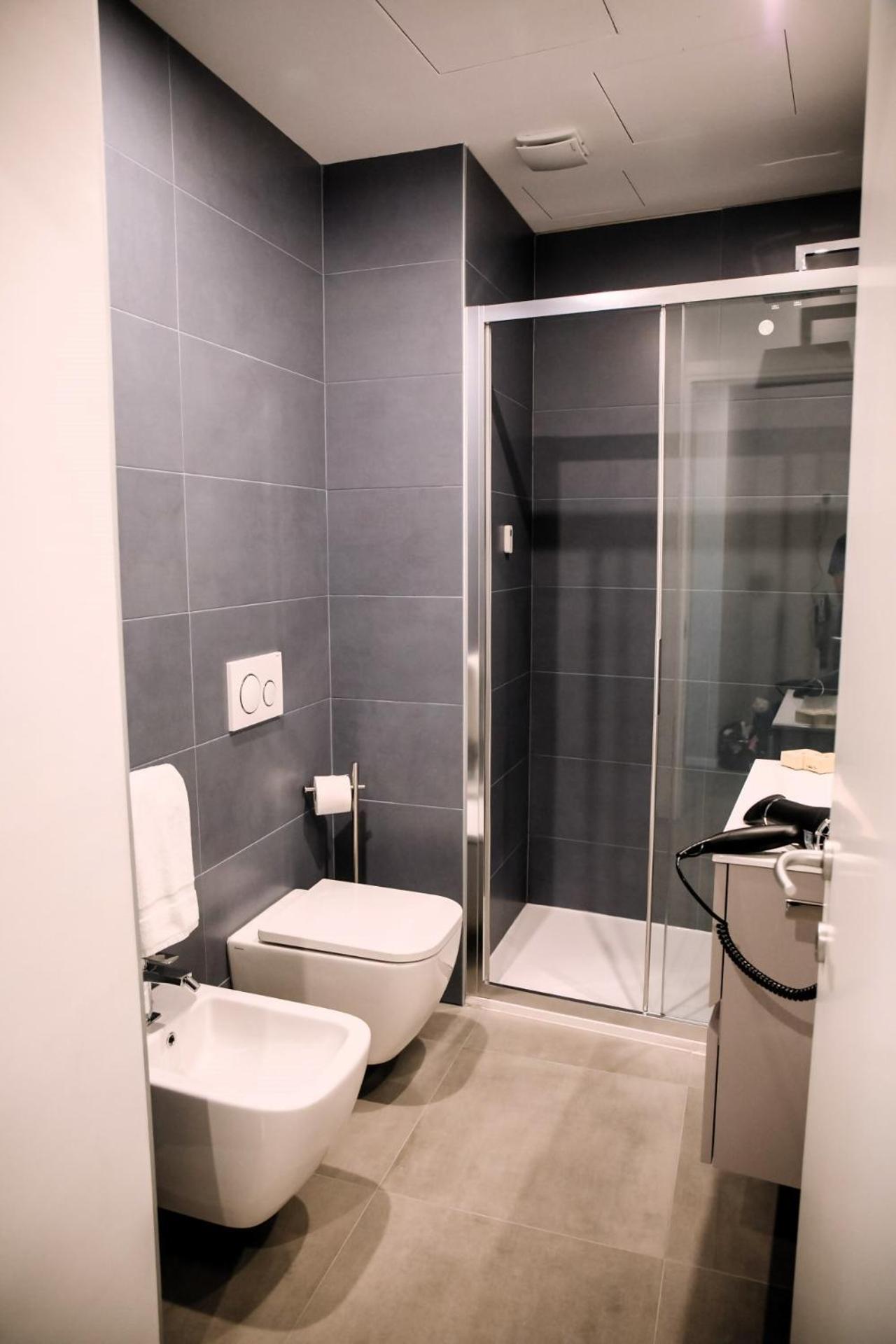 Elegant Beige Apartment - 5 Minutes From The Lake Como Exteriör bild
